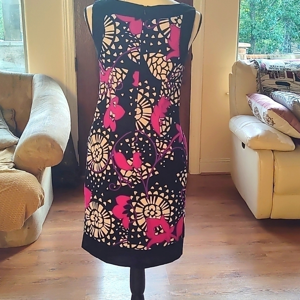 Beautiful Spring Dress Size 2 - Picture 2 of 7